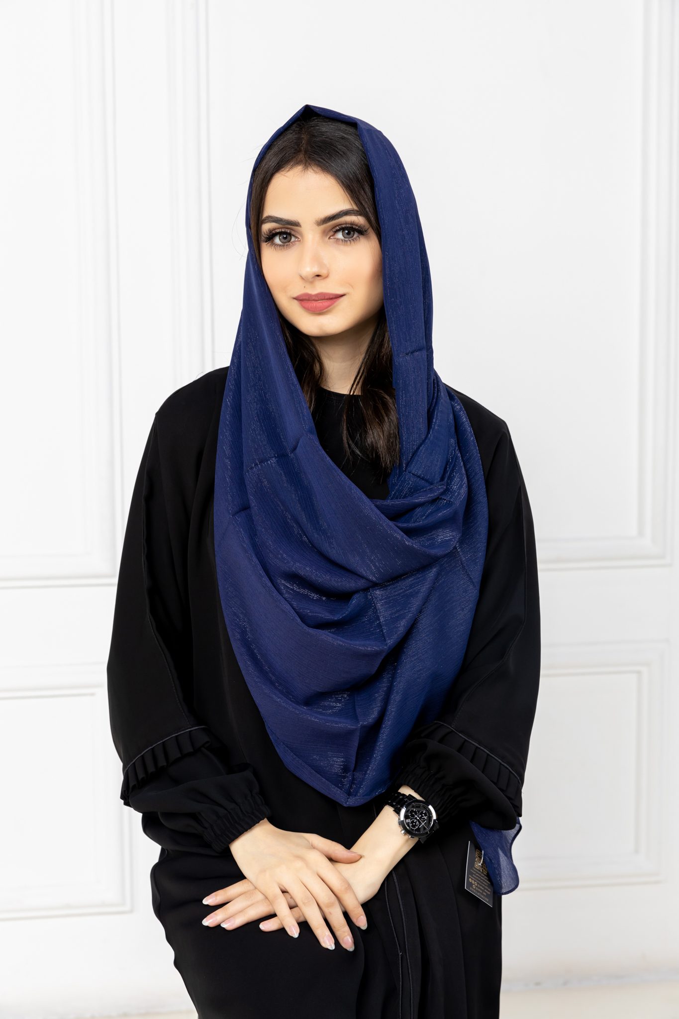 8-10008 طرحة شيهانه باللون الكحلي بلمعة