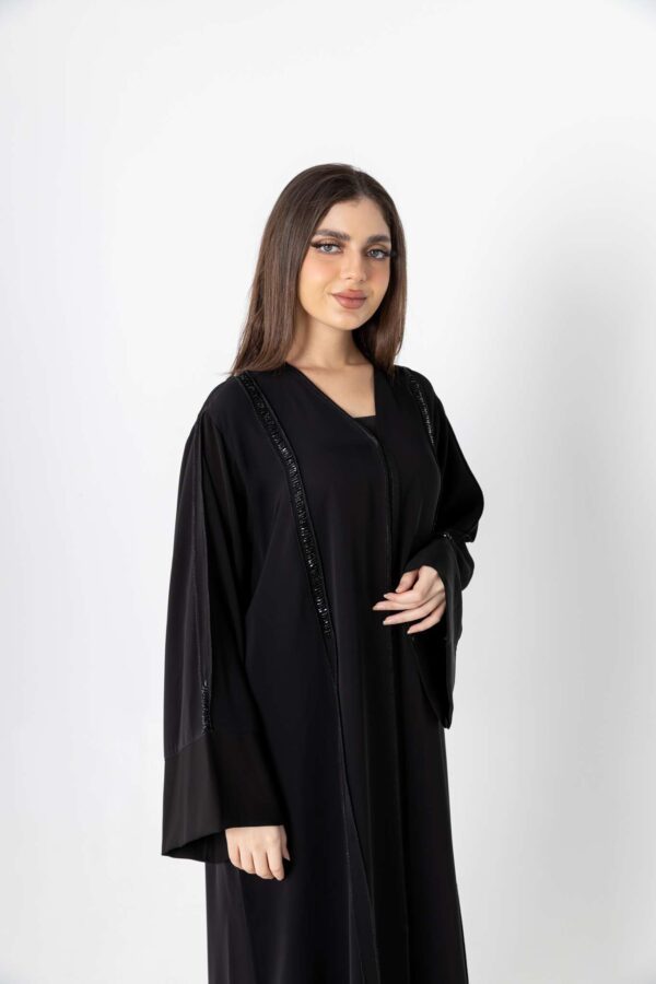2-10037 عباية شيهانه بتطريز في الجوانب
