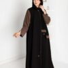 عباية بتصميم متناغم من اللونين الأسود والبني