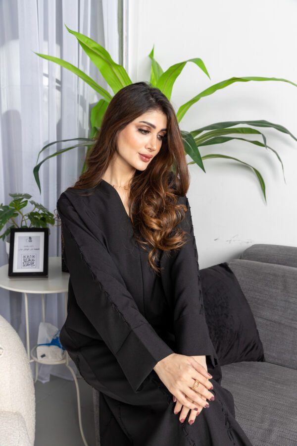 2-10039 عباية شيهانه مطرزة بالخيط والخرز