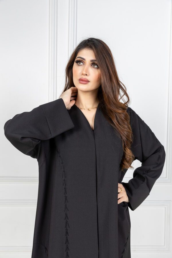 2-10039 عباية شيهانه مطرزة بالخيط والخرز