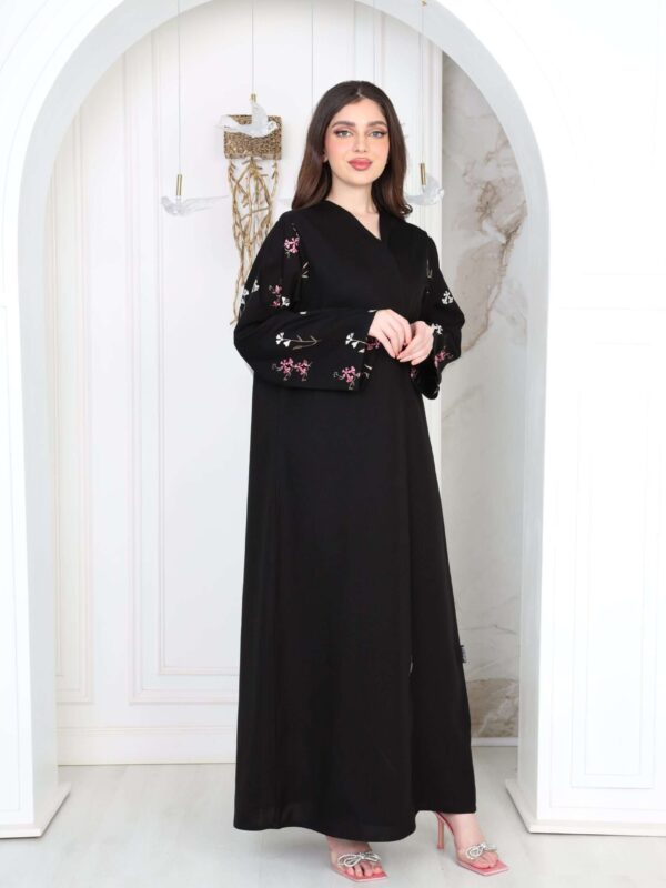 3-10056 عبايةشيهانه بتطريز ملون من الاكمام