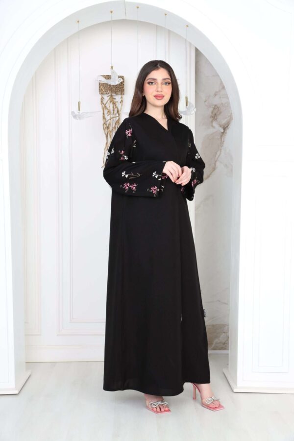 3-10056 عبايةشيهانه بتطريز ملون من الاكمام