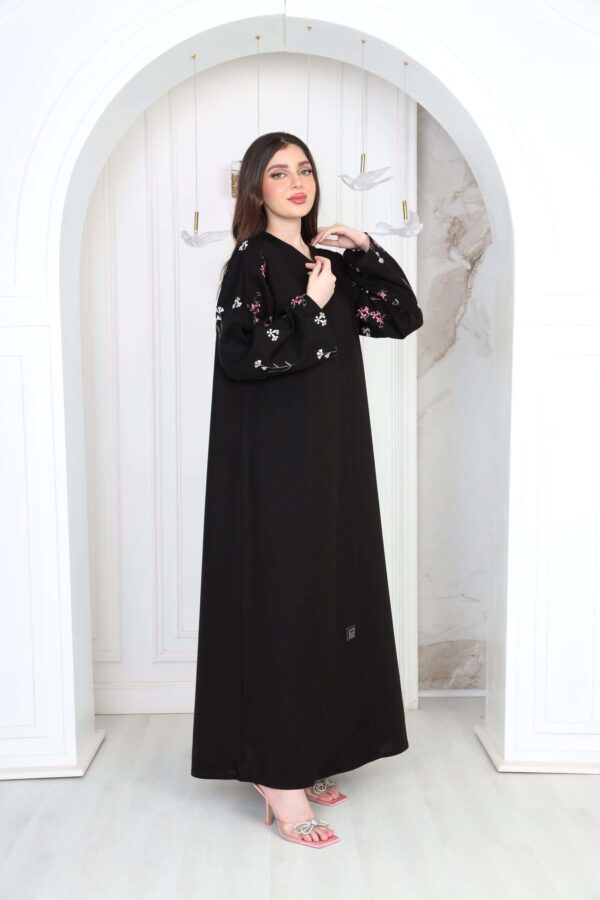 3-10056 عبايةشيهانه بتطريز ملون من الاكمام