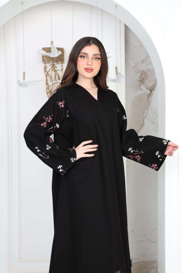 3-10056 عبايةشيهانه بتطريز ملون من الاكمام