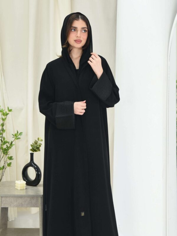 1-10054 عباية شيهانه سادة بأكمام مقلوبة