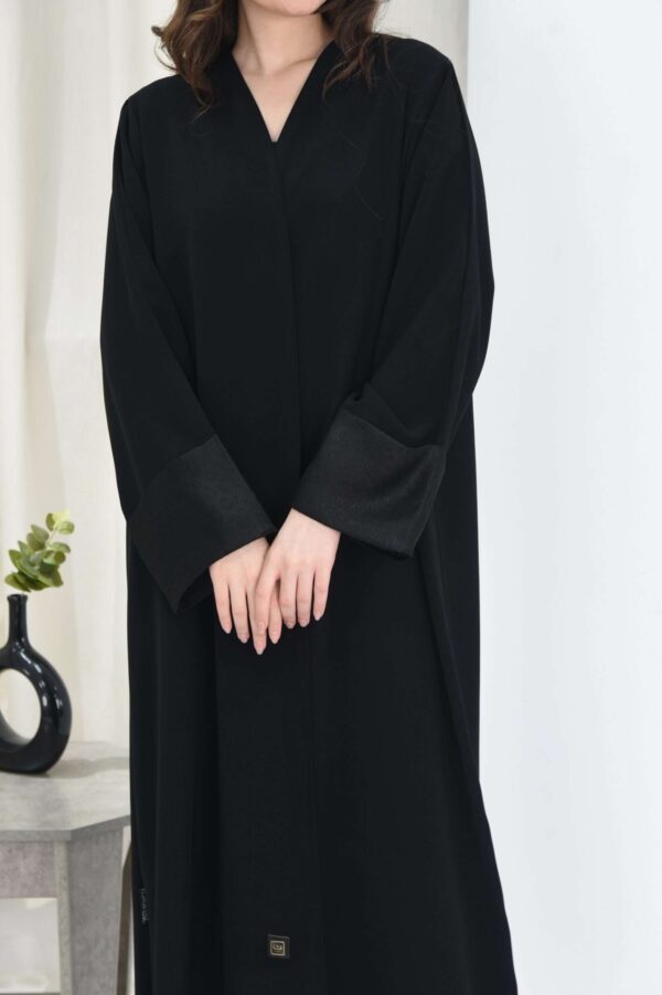 1-10054 عباية شيهانه سادة بأكمام مقلوبة