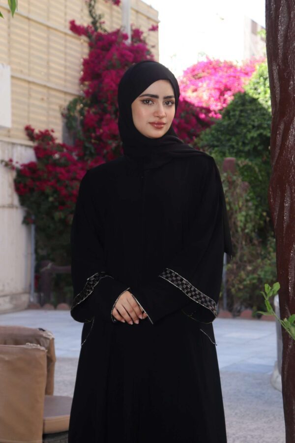 3-1229 عباية شيهانه مطرزة بحبات الكريستال