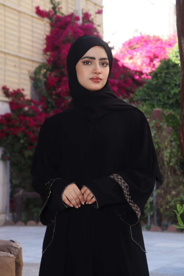 3-1229 عباية شيهانه مطرزة بحبات الكريستال