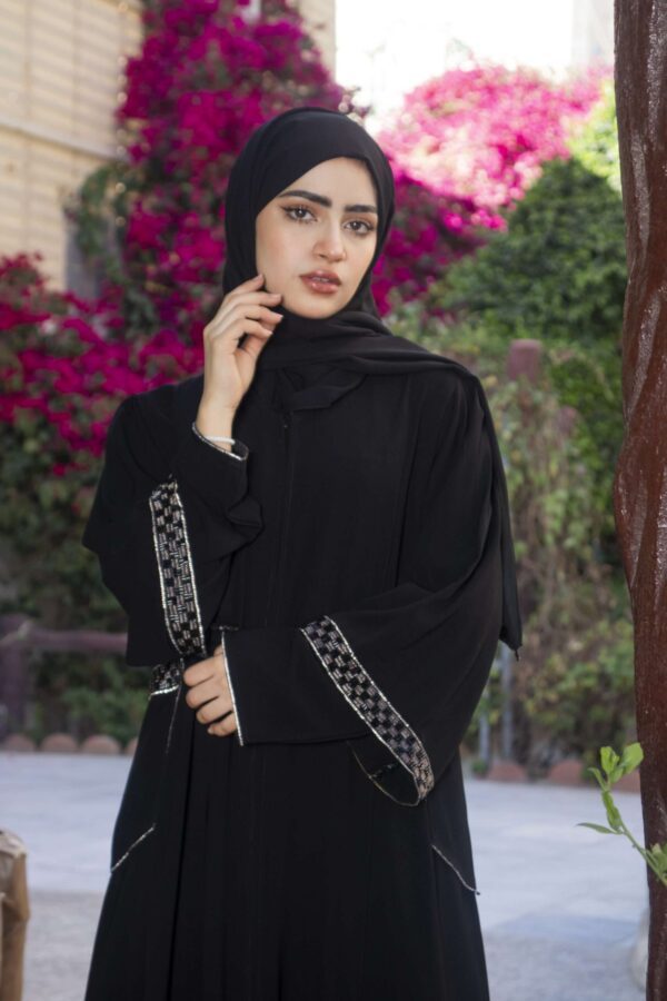 3-1229 عباية شيهانه مطرزة بحبات الكريستال