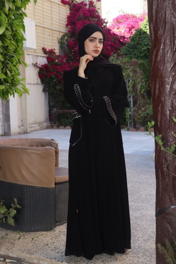 3-1229 عباية شيهانه مطرزة بحبات الكريستال