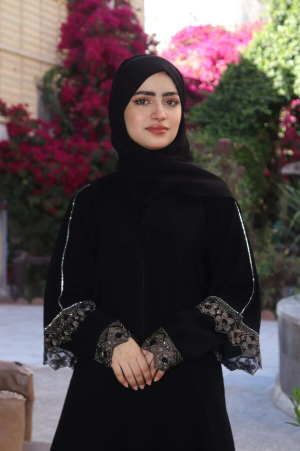 3-1222عباية شيهانه مصممه بتطرز من الكم