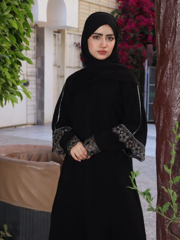 3-1222عباية شيهانه مصممه بتطرز من الكم