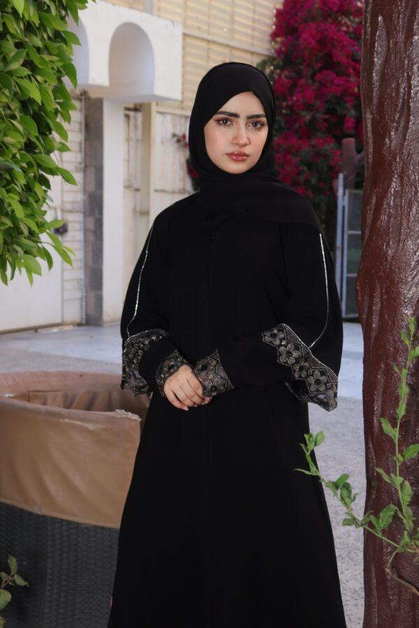 3-1222عباية شيهانه مصممه بتطرز من الكم