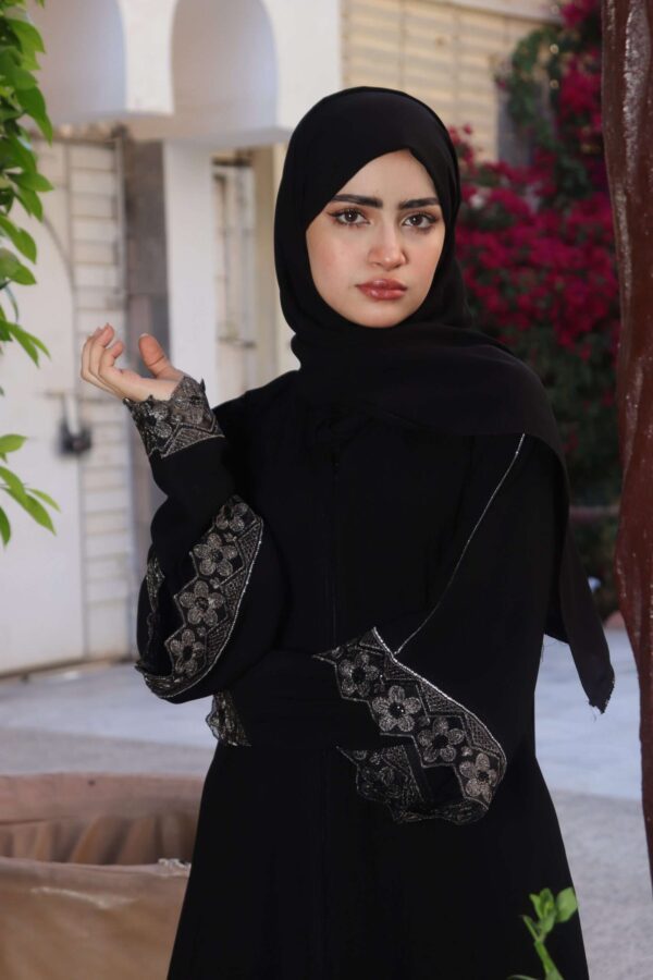 3-1222عباية شيهانه مصممه بتطرز من الكم