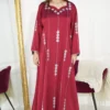 9-10192 جلابيه عنابي بفصوص محدد من امام و اكتاف