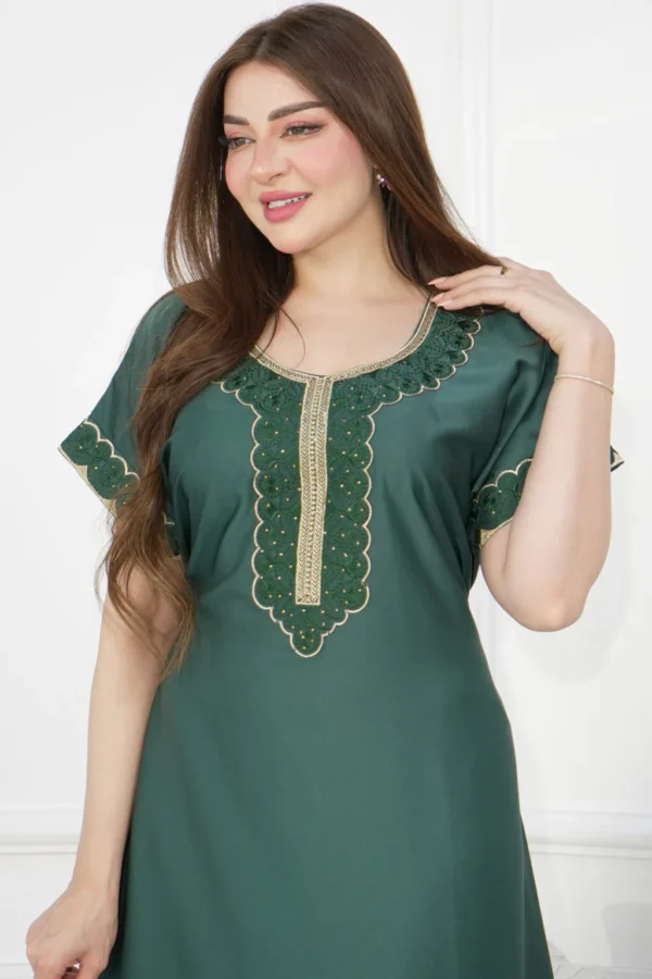 9-10191 جلابيه زيتي مطرزه تطريز كبيوتر من الامام