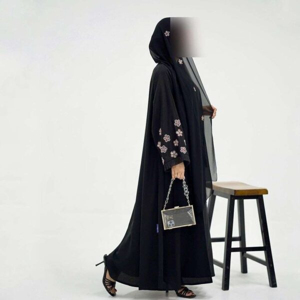 4-10258 عباية شيهانة عملية تطريز اكمام