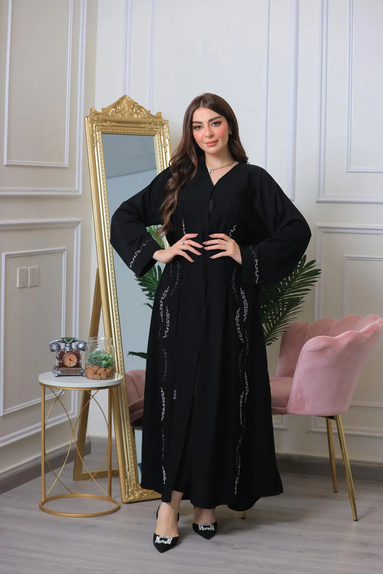 3-10291 عبايه شيهانه مطرز امام كم مربع فضي