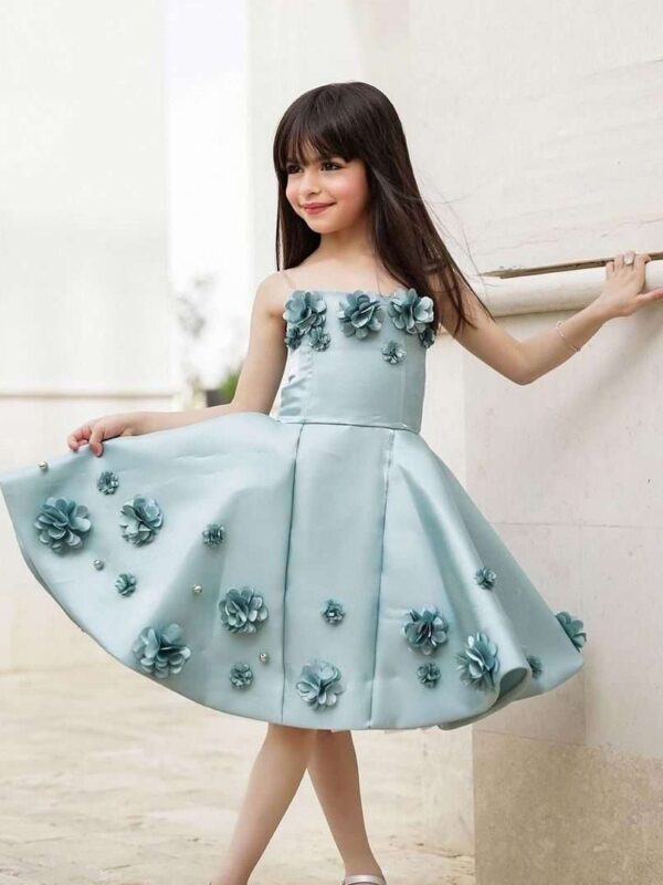 11-10444فستان بناتي بلون سماوي