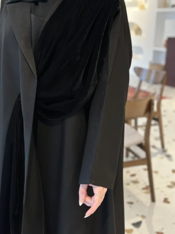 12-10426 عبايه شيهانه شتويه مع شال مخمل